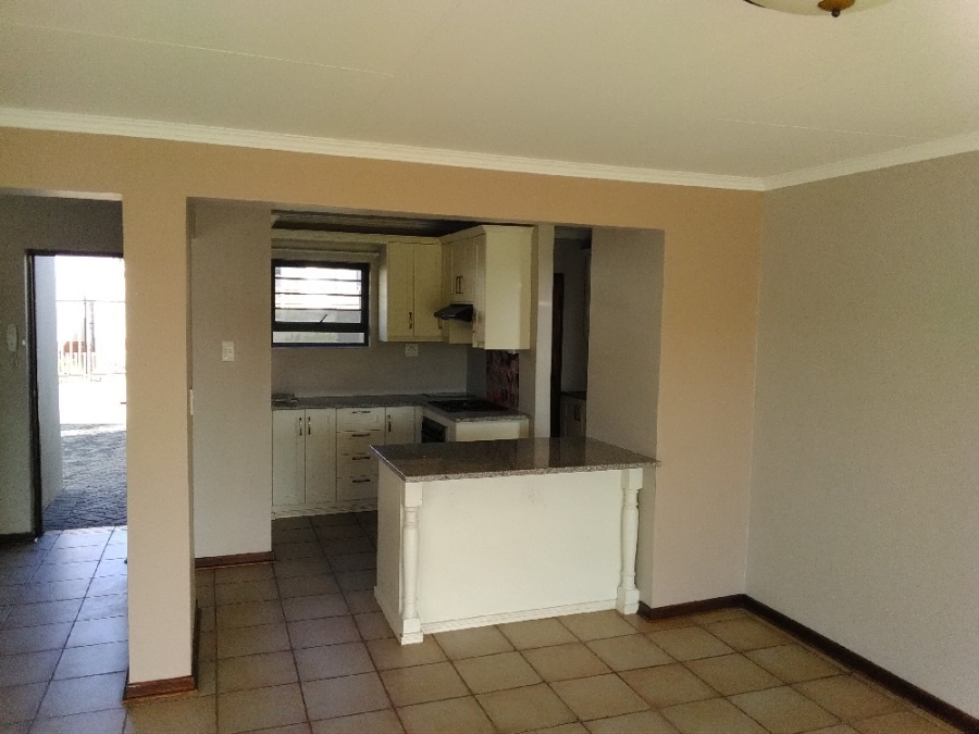 To Let 4 Bedroom Property for Rent in Hillside Free State